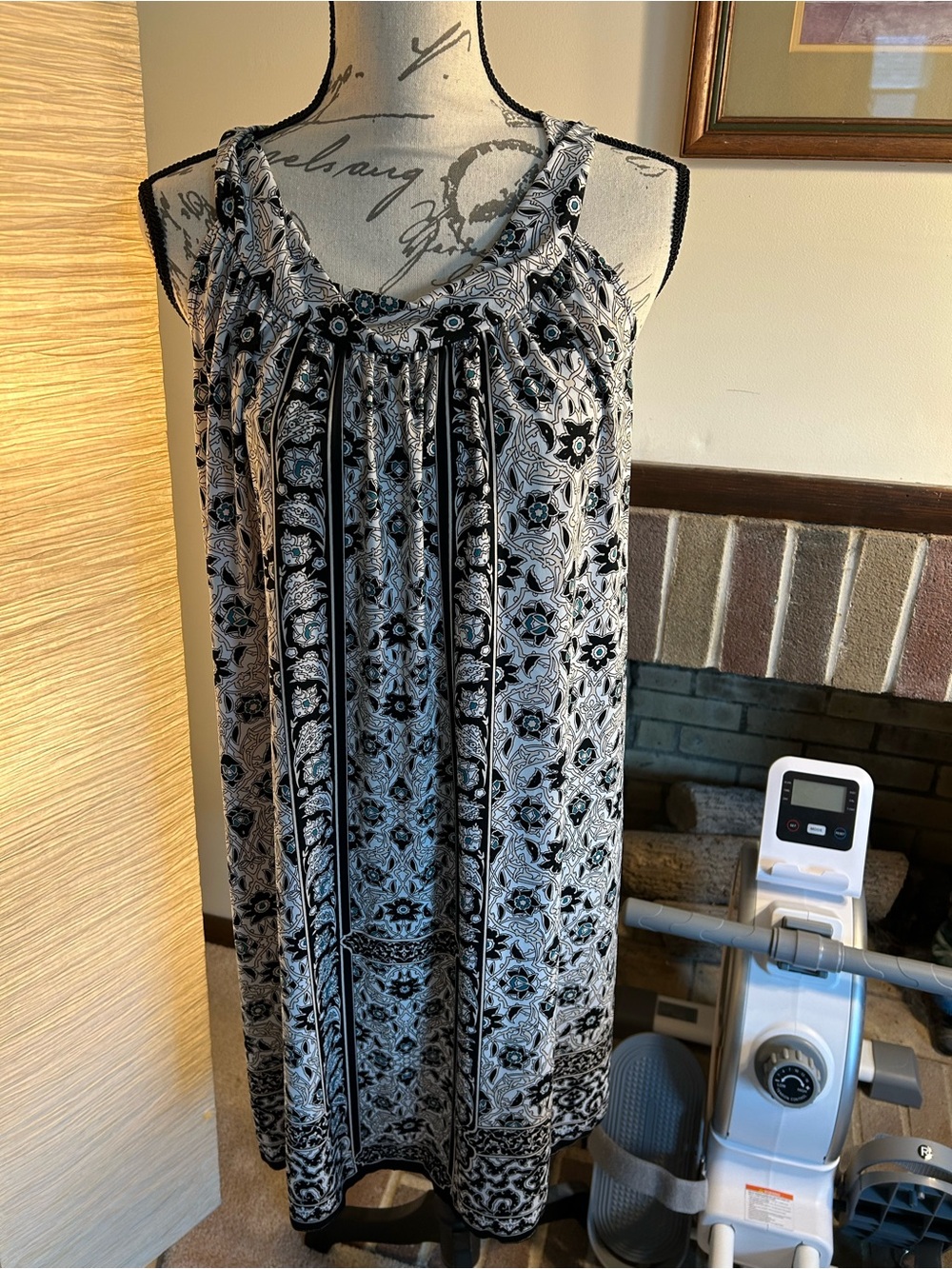 Max Studio Black and White Printed Sleeveless Midi Dress